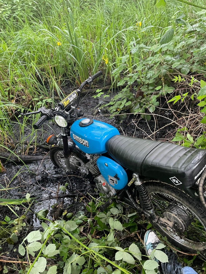 POL-HRO: Polizei in Boizenburg stellt flüchtenden Mopedfahrer nach Verfolgung mit einem Fahrrad