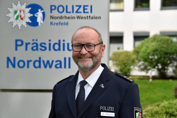 POL-KR: Was in Krefeld begann - endet nun in Krefeld: Leiter der Direktion Gefahrenabwehr/Einsatz geht in Ruhestand