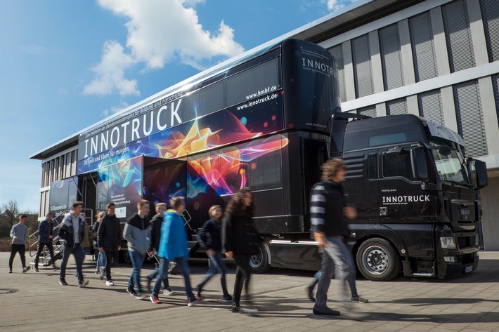 Hightech-Ausstellung auf dem Opernplatz (27.-28.06.) / Truck zeigt Spitzenforschung zum Anfassen