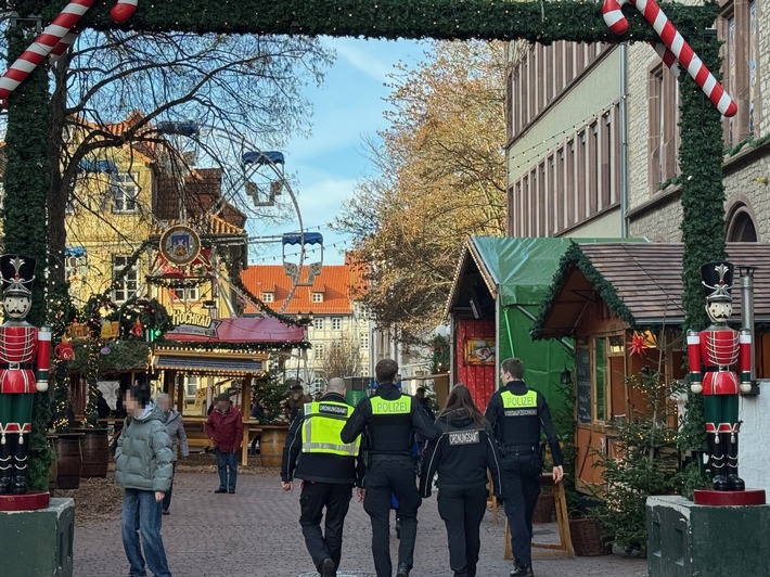 POL-GÖ: (406/2025) Zwei Wochen Göttinger Weihnachtsmarkt: Polizei Göttingen verzeichnet bislang keine besonderen Einsatzanlässe, Streifenteams täglich in der Innenstadt präsent