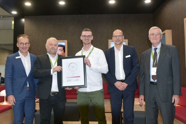 Smart besser hören - dank kompetenter Beratung: HörPartner auf weltgrößter Hörgeräte-Messe mit "Smart Hearing Award" geehrt