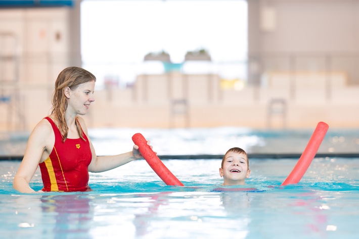 DLRG lädt ein: bundesweite Schwimmabzeichentage ab 14. Juni