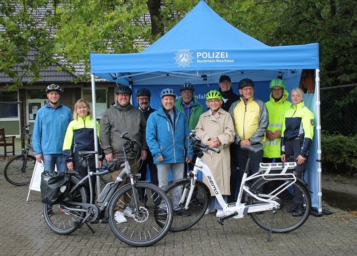 POL-KLE: Kreis Kleve - Landrat Gerwers und Bürgermeister beim Pedelec-Training der Polizei