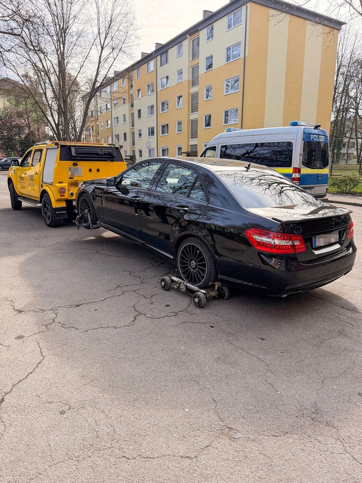 POL-BO: Vom Halteverbot ins Dezibel-Drama: Hochmotorisiertes Auto sorgt für Jet-Feeling im Wendehammer