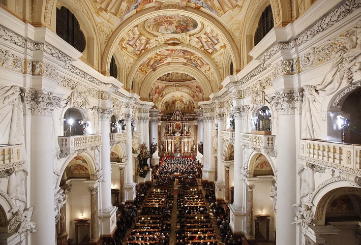 Zum Abschluss des Brahms-Zyklus zeichnet Clasart Classic "Ein deutsches Requiem" in St. Florian auf Franz Welser-Möst dirigiert das Cleveland Orchestra