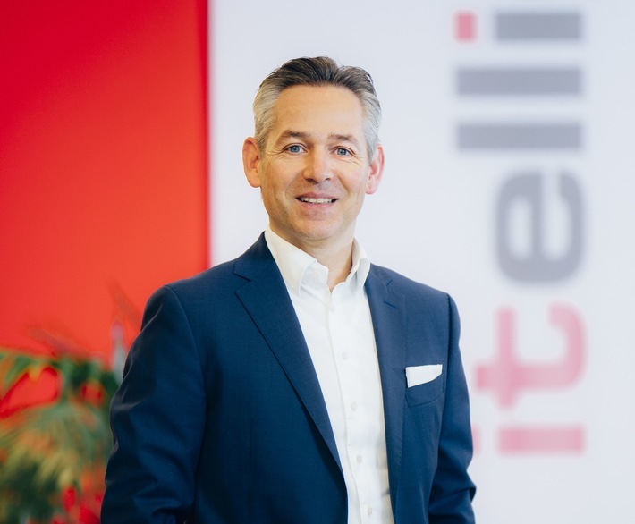 Norbert Rotter, Präsident und CEO von NTT DATA Business Solutions und Vorstandsvorsitzender der itelligence AG: "Die neue Allianz besitzt eine hohe strategische Bedeutung für uns. Mit dem Markteintritt in Thailand nutzen wir die Vorzüge eines schnell wachsenden und starken SAP-Marktes. Unsere Investition in ISS Consulting unterstreicht einmal mehr unser Bestreben, der führende SAP-Dienstleister im asiatisch-pazifischen Raum zu werden.  ISS Consulting passt mit seinem umfangreichen Branchenwissen in der Fertigungs-, Automobilzulieferer- und Lebensmittelindustrie perfekt zur Unternehmensgruppe." Weiterer Text über ots und www.presseportal.de/nr/24336 / Die Verwendung dieses Bildes ist für redaktionelle Zwecke honorarfrei. Veröffentlichung bitte unter Quellenangabe: "obs/itelligence / Michael Adamski"