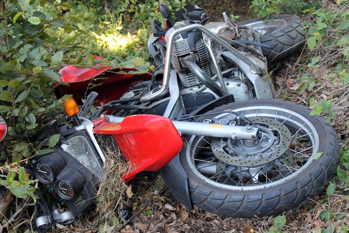 POL-OE: 65-Jähriger Motorradfahrer bei Unfall