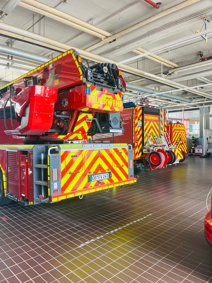 FW-OB: Brand in Entsorgungsbetrieb - Feuerwehr Oberhausen mehrere Stunden im Einsatz