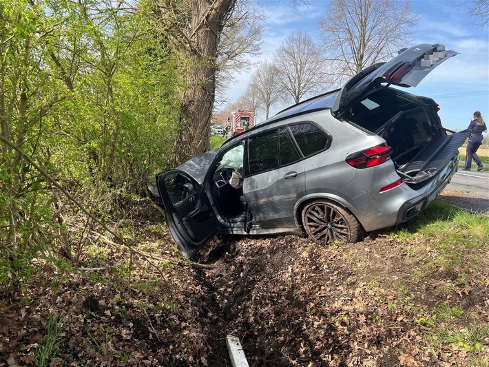 POL-COE: Ascheberg, Herbern, L671/ Auto kollidiert mit Baum
