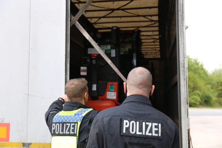 POL-OS: &quot;Das hätte böse enden können&quot; - Polizei zieht rollende &quot;Zeitbombe&quot; aus dem Verkehr (FOTO)