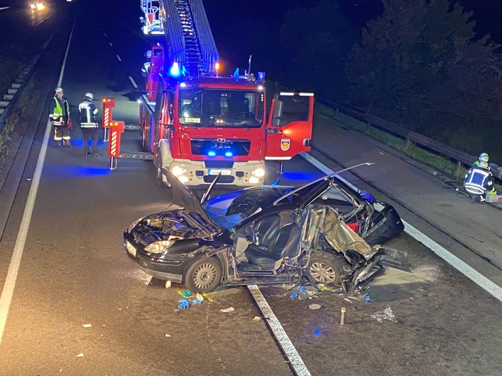 POL-PDNW: Polizeiautobahnstation Ruchheim - Auffahrunfall auf A61 führt zu stundenlanger Vollsperrung