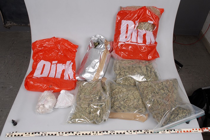POL-D: Düsseldorfer Drogenfahnder stoppen Großdealer - 50-jähriger Türke in Benrath festgenommen - Drogen im Gesamtwert von über 50.000 Euro sichergestellt - Bilder als Datei begefügt