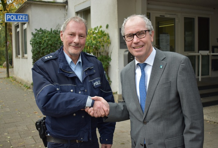 POL-PB: Detlev Lütkefedder ist neuer Bezirksbeamter in Schloß Neuhaus