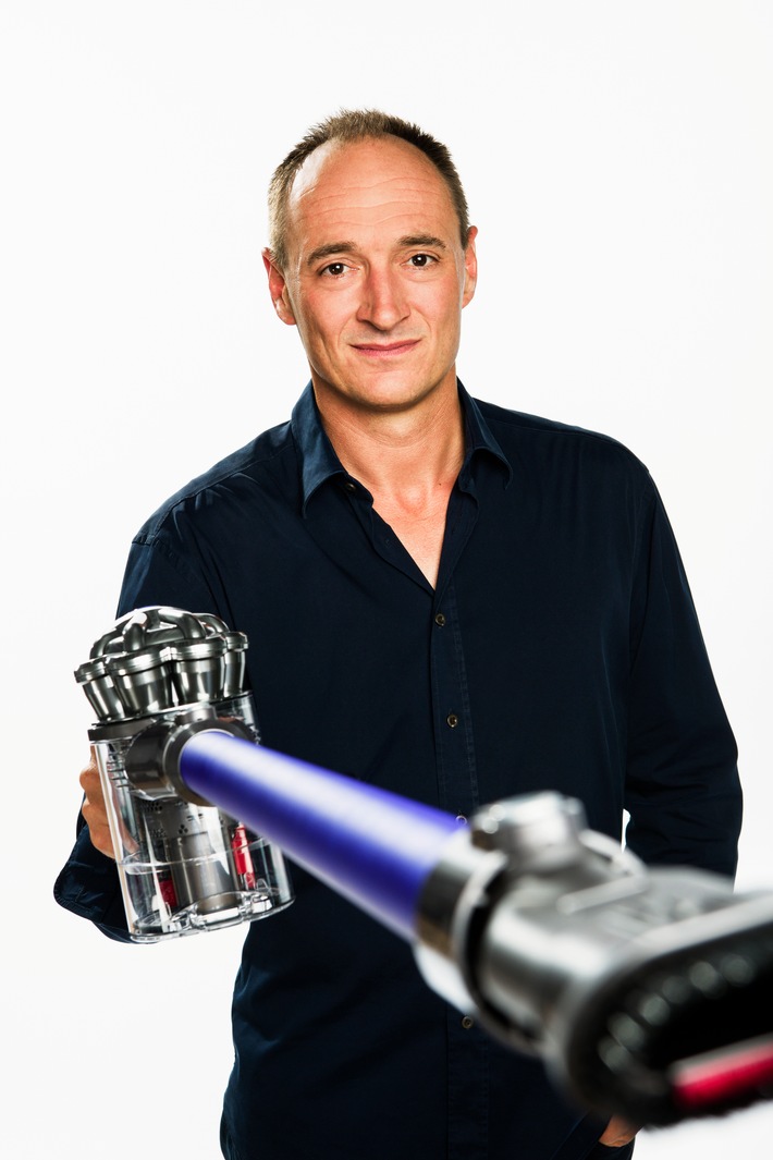 Der Dyson Digital Slim DC45: Herkömmliche Staubsauger sind von gestern / Max Conze: "Andere Hersteller bringen Öko-Modelle auf den Markt. Bei Dyson Staubsaugern ist Umweltverträglichkeit Standard" (BILD)