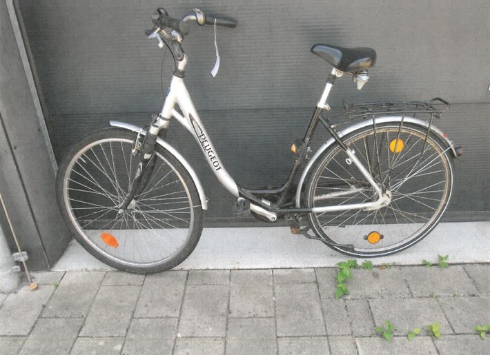 POL-WHV: Polizei ermittelt einen mutmaßlichen Fahrraddieb und sucht den Eigentümer des sichergestellten Fahrrades (FOTO) und Zeugen