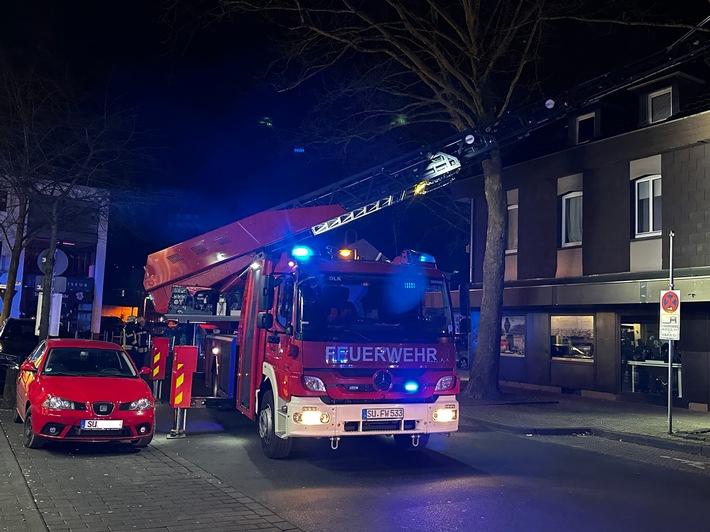 FW Hennef: B 3 - Feuer in Werkstatt eines Juweliers