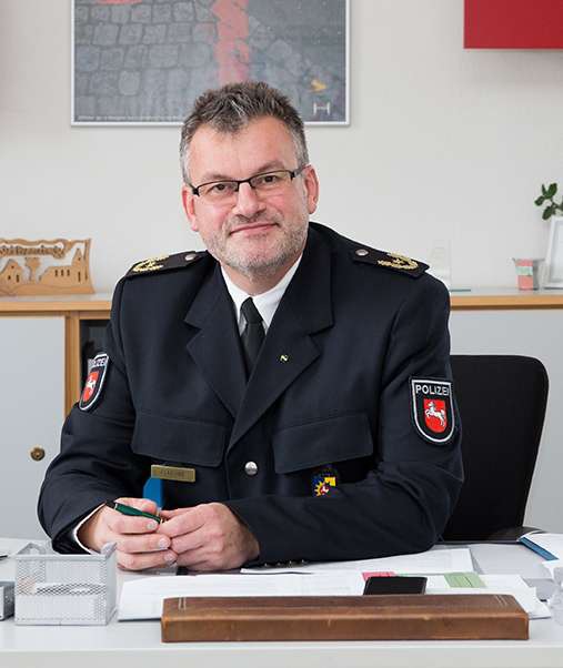 POL-BS: Polizeivizepräsident Roger Fladung online bei Facebook