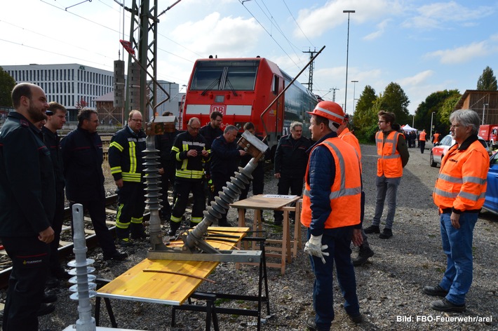 LRA-Ravensburg: Feuerwehren des Landkreises Ravensburg wurden im Bereich Elektrifizierung der Bahnstrecken geschult