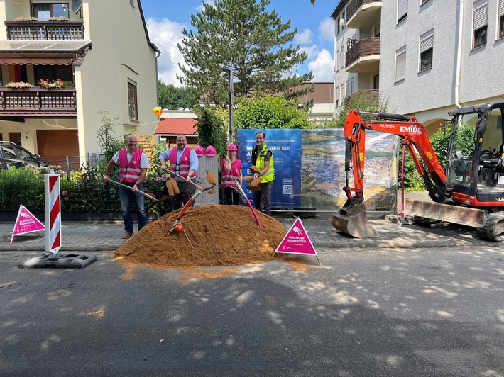 Spatenstich: Telekom startet mit gefördertem Glasfaserausbau in Stockstadt