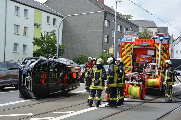 FW-MH: Schwerer Verkehrsunfall auf der Duisburger