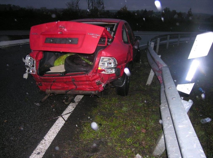 POL-PPWP: Unfall verursacht und mit Kennzeichen geflüchtet