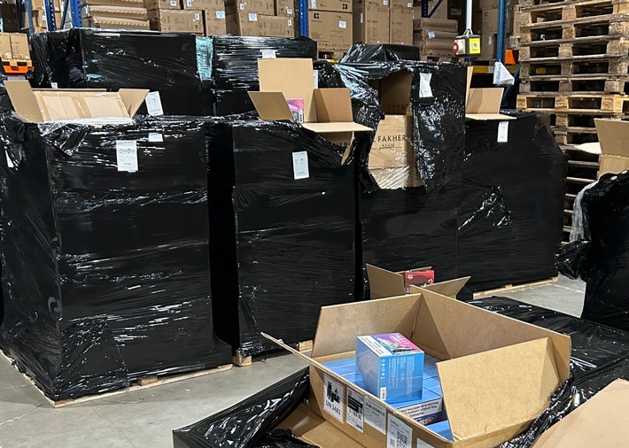 ZOLL-H: Großsicherstellungen von illegalen Vapes / ZOLL beschlagnahmt über 165.000 E-Zigaretten in Bergheim, Rekordsicherstellung von 1,15 Millionen Vapes in Belgien