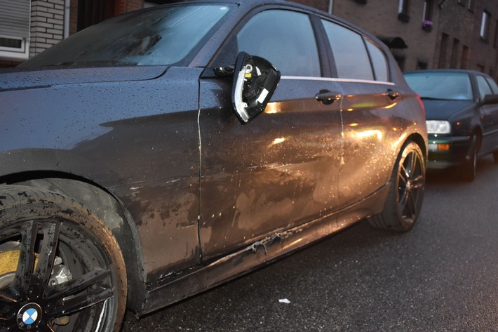POL-MG: BMW auf der Lürriper Straße angefahren und geflüchtet