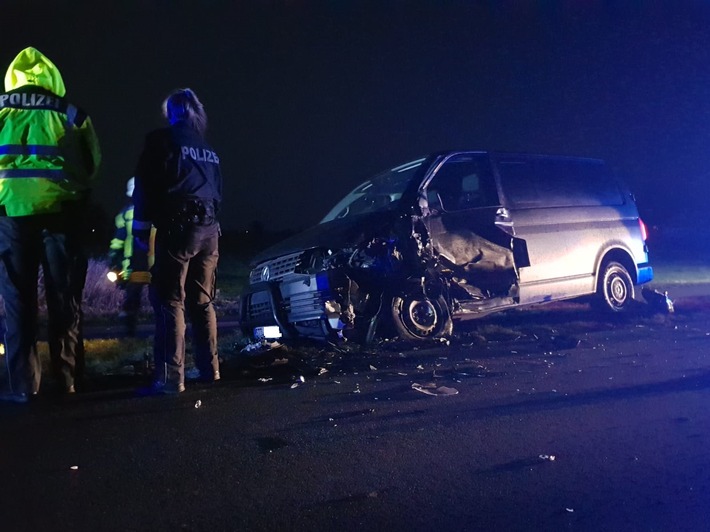 POL-STD: Zwei zum Teil schwer verletzte Autofahrer bei Unfall in Drochtersen