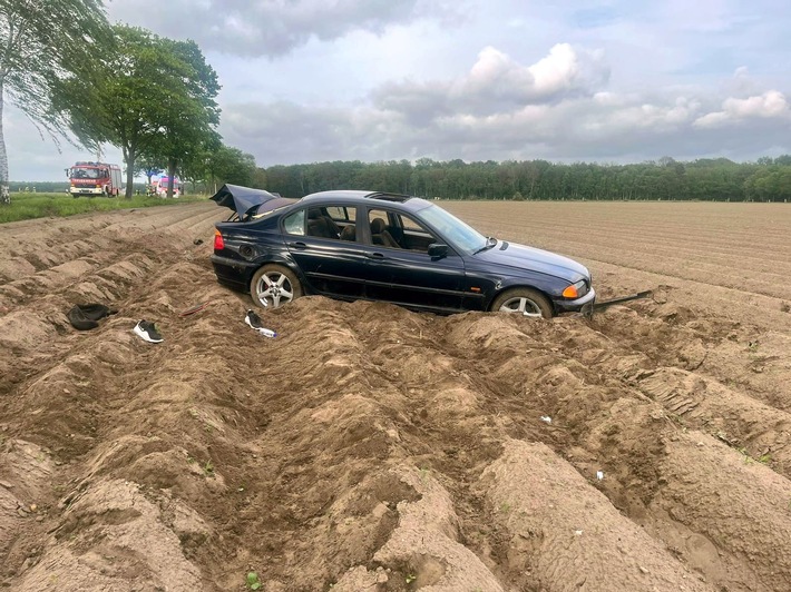 POL-STD: Drei zum Teil schwer verletzte Autoinsassen bei Verkehrsunfall zwischen Harsefeld und Hollenbeck