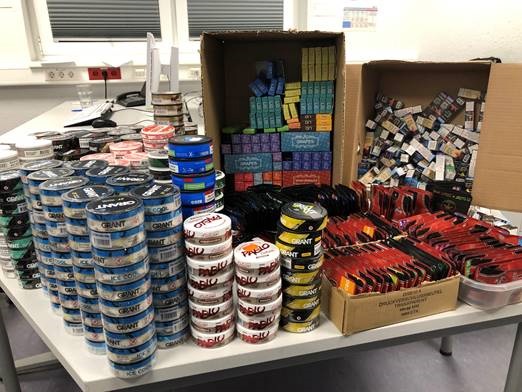 POL-ME: 452 Dosen mit &quot;Snus&quot; beschlagnahmt - Polizei klärt auf: Verkauf ist in Deutschland verboten - Velbert - 2306062