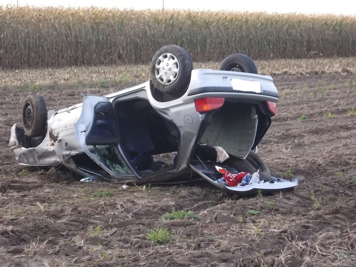 POL-PDLU: (Waldsee) Unfall auf der Kreisstraße 13 - Pkw überschlägt sich