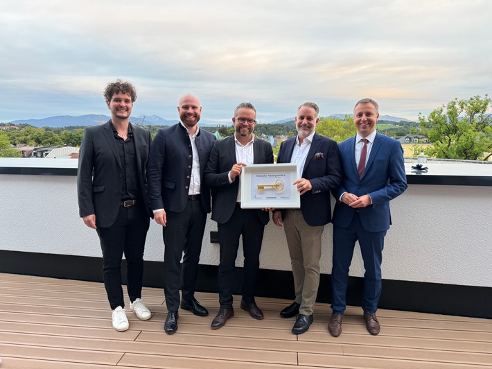 MaxSolar weiht neue Firmenzentrale am Traunsteiner Bahnhof ein