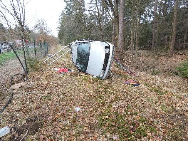POL-CUX: Tödlicher Verkehrsunfall auf der Kreisstraße 48 im Bereich Harrendorf (Hagen im Bremischen) - Unfallverursacher flüchtet vom Unfallort (Lichtbild in der Anlage)