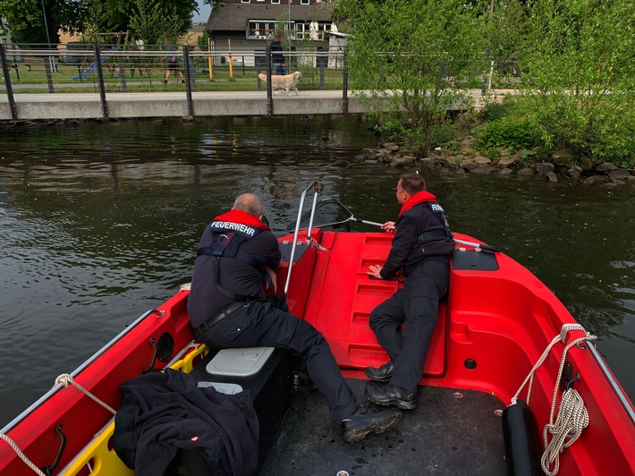 FW-EN: Feuerwehr rettet drei hilflose Entenküken auf dem Harkortsee