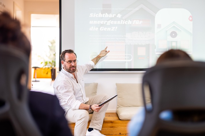 Wer 2026 nicht auf TikTok ist, gefährdet seine Zukunft / Während fast ein Drittel der Jugendlichen auf TikTok nach Lehrstellen sucht, ignorieren 96 Prozent der Betriebe die Plattform