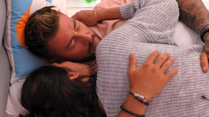 Neue Turbulenzen bei "Love Island": Granate Roman schnappt sich Melissa - heute bei RTL II