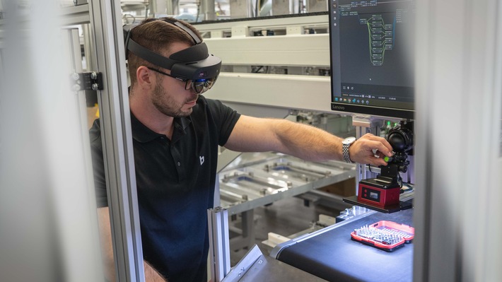 Bertrandt transformiert Produktion und steigert Qualität und Effizienz mit "Production Cluster" / Von der Bestandsfabrik zur Smart Factory