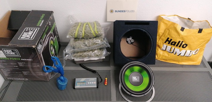 BPOL NRW: Fahndungserfolg der Bundespolizei; Syrer mit 1,7 Kilogramm Marihuana und 7.000 EUR Bargeld auf der A 61 festgenommen