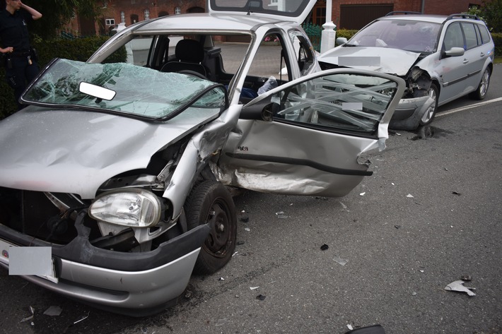 POL-NI: Stadthagen-Zwei Totalschäden bei Verkehrsunfall in Vornhagen