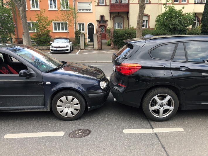 POL-PDWO: Worms - Auffahrunfall - Fahruntüchtig, keinen Führerschein und ohne Zulassung