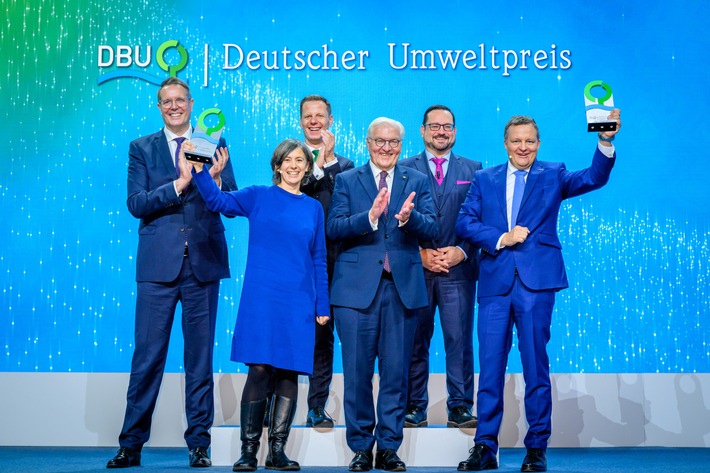 Steinmeier setzt auf Stärke der Demokratie beim Klima- und Umweltschutz/Deutscher Umweltpreis der DBU an Tanneberger und Speidel