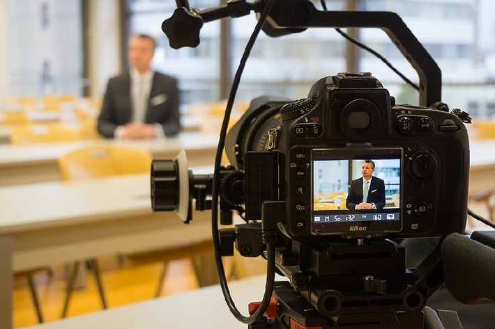 Die Fachhochschule Lübeck stellt ihre OER-Strategie auf die 
"Creative Commons Lizenz "CC-BY" um / Freie Bildung für alle mit Open Educational Resources (OER)