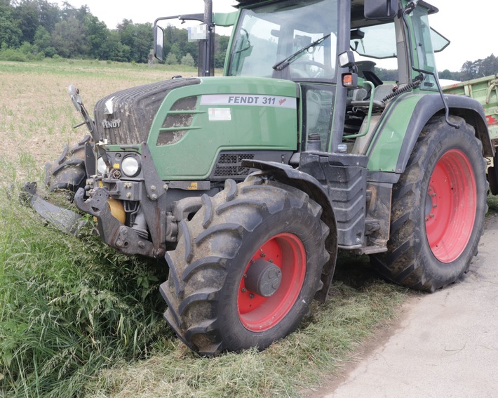 POL-HX: Beifahrer im Traktor verletzt