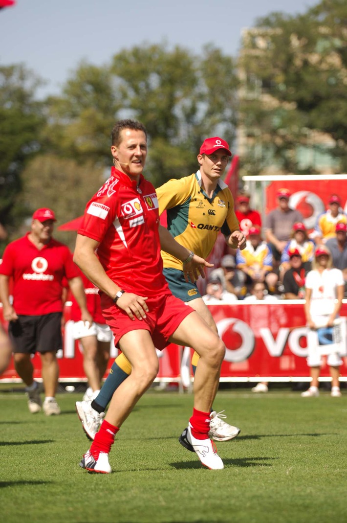 Vodafone Ferrari Rugby Challenge: Die Ferrari-Piloten Michael Schumacher und Felipe Massa stellten sich in Australien einer sportlichen Herausforderung der besonderen Art