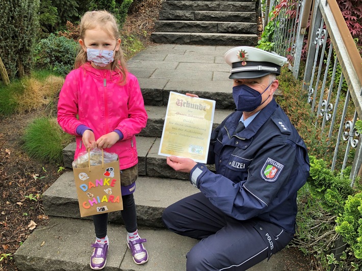 POL-ME: 6-Jährige klärt Verkehrsunfallflucht auf - die Polizei sagt "Danke" - Mettmann - 2105095