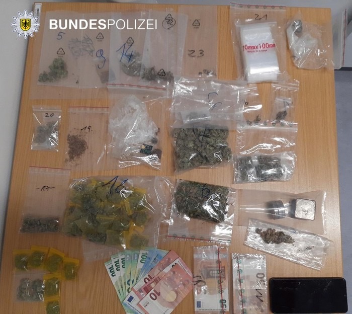 BPOL NRW: Bundespolizei stellt Dealerin und durchsucht ihre Wohnung