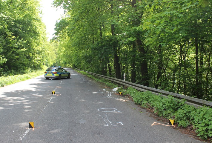 POL-ME: Radfahrerin nach Alleinunfall schwer verletzt - Velbert - 1905063