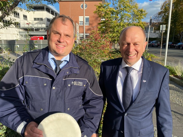 POL-PB: Neues Gesicht beim Polizeibezirksdienst in Schloß Neuhaus