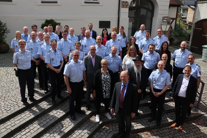 POL-LB: Führungskräfte des Polizeipräsidiums Ludwigsburg zu Gast in der ehemaligen Synagoge in Freudental