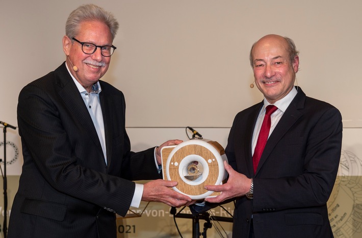 Jens Frahm für bedeutende Forschungsleistungen zur Magnetresonanztomografie mit Werner-von-Siemens-Ring ausgezeichnet